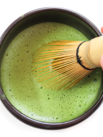 How to Whisk a Bowl of Matcha (Video!) - The Garden Grazer